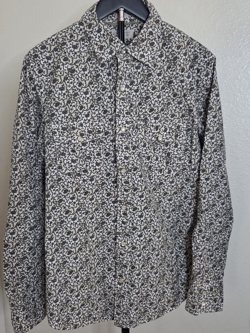 Banana Republic Black & White Paisley-Style Long-Sleeve Button-Up Shirt